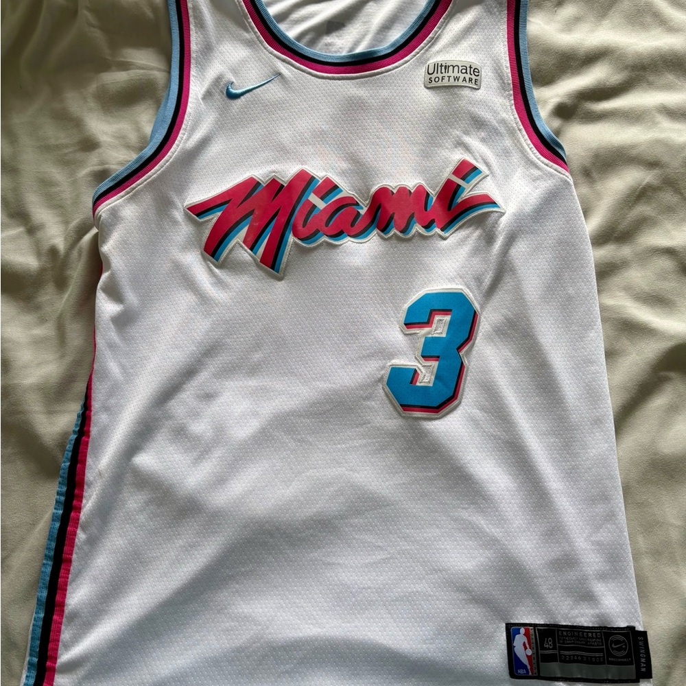 Retro Nike Miami Heat Basketball Jersey - Wade - M - Stitched Swingman